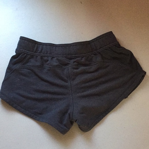 XS Under Armour sweat shorts - Picture 3 of 6